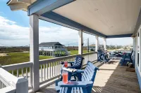 Steps from Beach, Private Pool, Tiki Bar, Pet-Friendly!