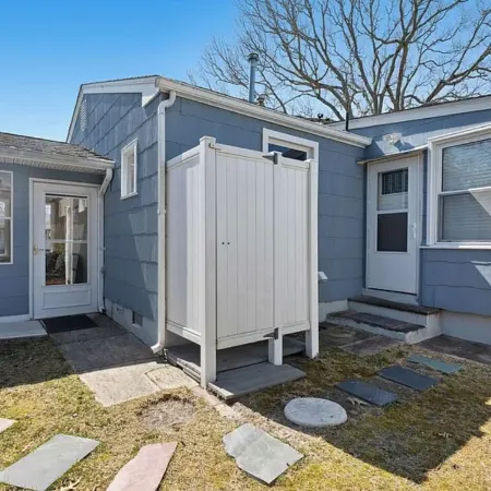 Cape Mindy HOT TUB Sleeps 8, Dog & EV Friendly, Outdoor Shower