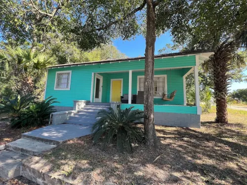 Lucy’s Beach Hideaway, 2 block to restaurants & waterfront Hotels in Carrabelle