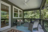 Lakeview, 3-Bedroom Cottage, newly renovated