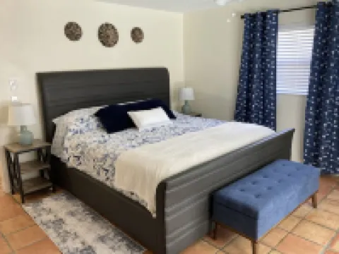 Modern Oasis with Heated Pool Near Siesta Key Beach and a Downtown 3Br/2BA