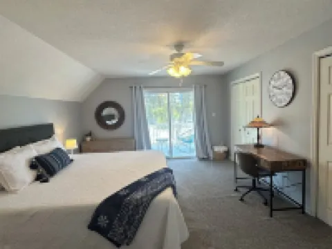 Cozy 3 bedroom 2 bath with views of the River Hotels in Steinhatchee