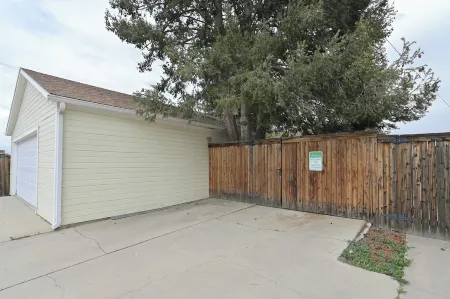 Renovated Hidden-Gem Minutes from Downtown Denver with coffee bar