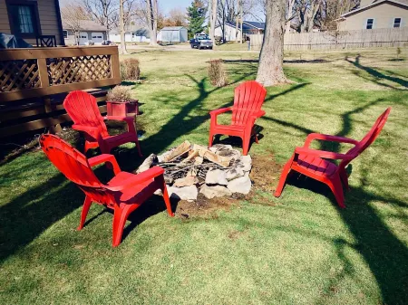 Little Bear Cottage-3 blocks from the lake!