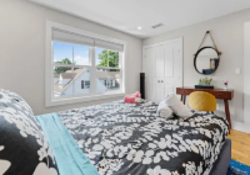 Luxury large house minutes to Cambridge and Boston Hotels near Mount Auburn Cemetery