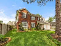 Amazing Bay Villa Near NASA with Pool & Pool Table Hotels near Space Center Houston