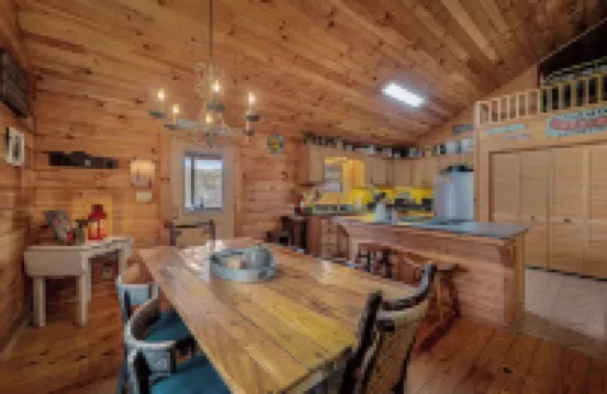Serenity-A Romantic Secluded Riverfront 1 Level Expansive Log Cabin with Hot-Tub