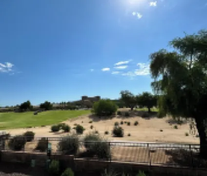 3-bedroom condo in beautiful Scottsdale with AC, WiFi, fitness room