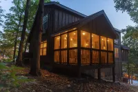 Relaxing, quiet cabin with jacuzzi, arcade and golf