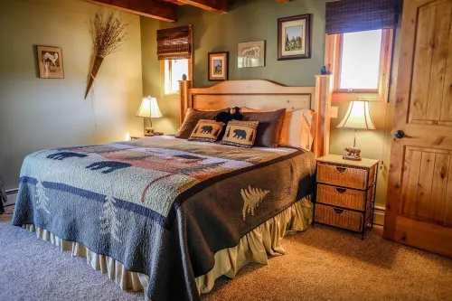 The Rising Wolf , with sunset views of Glacier Park - 2 étoiles