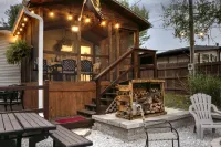 South central 4 bedroom house 3 minutes from Faurot Field! Its close and quiet. Hotel a Columbia