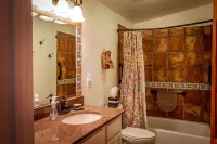 Charming Adobe One Block from the Mesilla Plaza 메실라 호텔