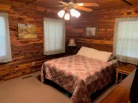 Beautiful Log Cabin. Sleeps 2-8. Reds Landing Boat Ramp .5 mi Away. A+ Fishing.