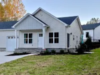 Close to Lake Hartwell, Clemson, and Anderson