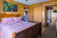 77 in Canaan. Big Views. Night Skies. Cozy Comfort. Dogs, EV, Kids 13+ Welcome.