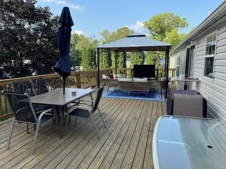 2.5 miles from Beaver Stadium our Charming 3-bedroom house with AC, WiFi