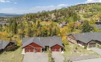 Luxurious and Pristine Winter Park Cabin w Deck Views & Private Hot Tub