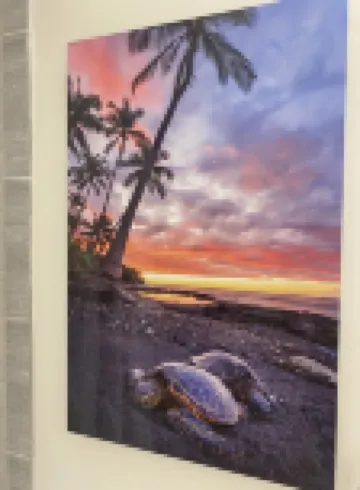 Updated condo with air conditioning in the heart of downtown Kona.