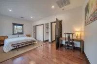 Joy Cottage - 3 Bedroom/3 Bath - Waterfront Property on Buddhist Temple Grounds