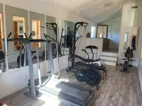 35 min to Louisville, 45 to Churchill Downs. Indoor Basketball court.