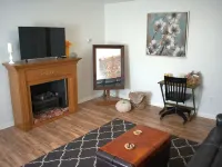 Charming 1-bedroom flat in lovely Corning Hotels in Corning