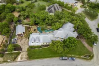 Private Luxury Resort, 2 Pools, Hot Tub, Elevated Playground Can Sleep Up to 18