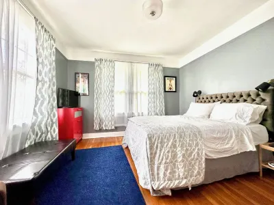 Mid City 2 BR in Beautiful Arts and Crafts House Hotels in Mid-City