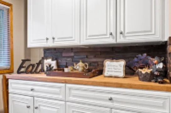 Cozy Mountain Retreat with 3 decks, huge living room, walking distance of shops