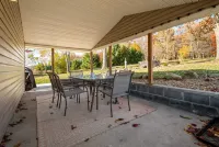 Cozy Home w/ Theater, Hot Tub, Mtn Views