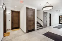 Near GLACIER/ Big MTN SKiing  & DTWN Whitefish! 3Bed/3Bath &HOT TUB w/VIEWS!