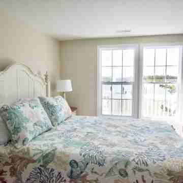 Enjoy a 3-bedroom waterfront vacation home just 10 minutes from Emerald Isle Rooms