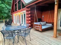 Spacious Cabin Retreat • Hot Tub • Pool Table • Firepit • Near Town/Train • Pets