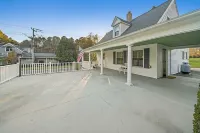 Pool house