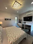 Suite A - 3 minutes walk to Center of Folly Beach, across from beach-1 Room