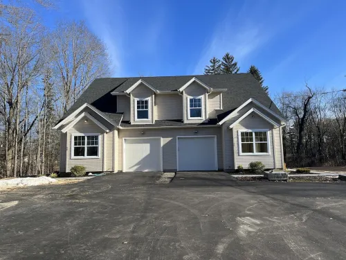 Massive 5 Bedrooms: 3King 2Queen, 10 mins to Downtown Hartford Hotels in Bloomfield