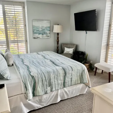 Beautiful End Unit Single Level Condo North Coast Village - Walk to the beach!!