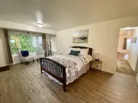 The Peaceful Pelican is close to town and just a 5 min walk to the beach! Hotels in Brookings