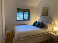 Gorgeous modern flat with free parking & private court yard