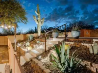 Mtn views, pool, hot tub, fire pit / 2 King suites / game room / modern & luxe Hotels in Tanque Verde