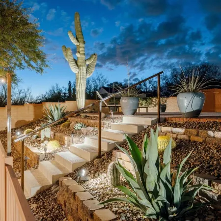 Mtn views, pool, hot tub, fire pit / 2 King suites / game room / modern & luxe