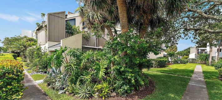 Beachside Modern Wellness Villa with Spacious Patio, Walk to the Beach ジュピターのホテル