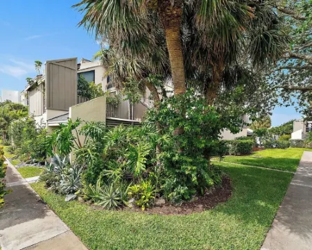 Beachside Modern Wellness Villa with Spacious Patio, Walk to the Beach 朱庇特酒店