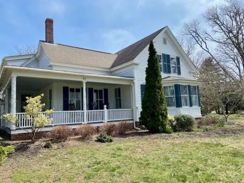 Close to beach, dining and downtown Hotels in Harwich Port