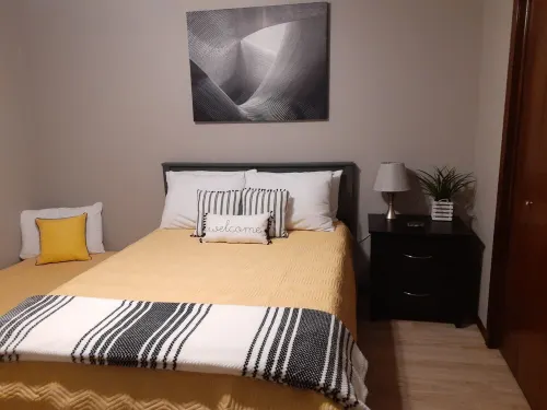 Choosy Chisholm Charm