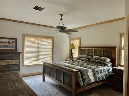 Experience the Magic of Wapiti Valley in Luxury. Stunning Views-East Yellowstone