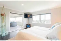 Pt Loma Panoramic Views - 1 Bedroom Suite