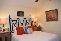 "My Playhouse" Enjoy the country views from the wrap around screened porch Hotels near Atchafalaya Basin Bridge