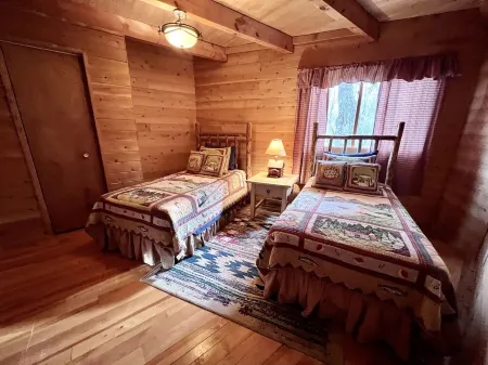 Lake Michigan Cabin + Hot Tub & Spectacular Views • Sleeps 8