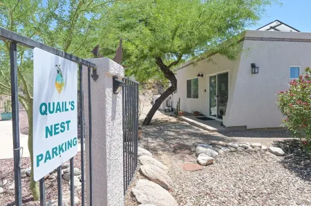 Tucson's Catalina Foothills Casita - Quails Nest - Beautiful Mountain Views! Отели рядом с достопримечательностью «Tucson Clay Co-Op»