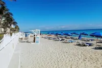 Luxe Hollywood Beachfront Condo